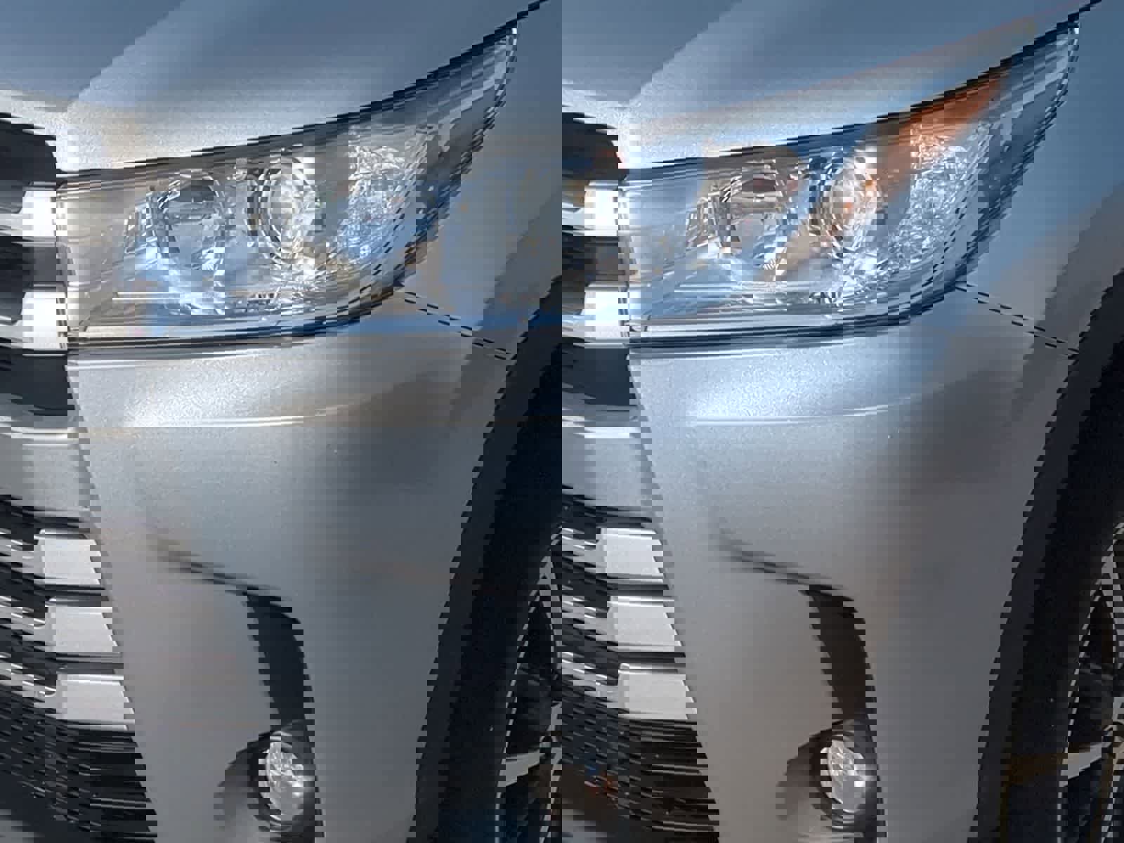 Used 2019 Toyota Highlander XLE AWD/4WD image 11