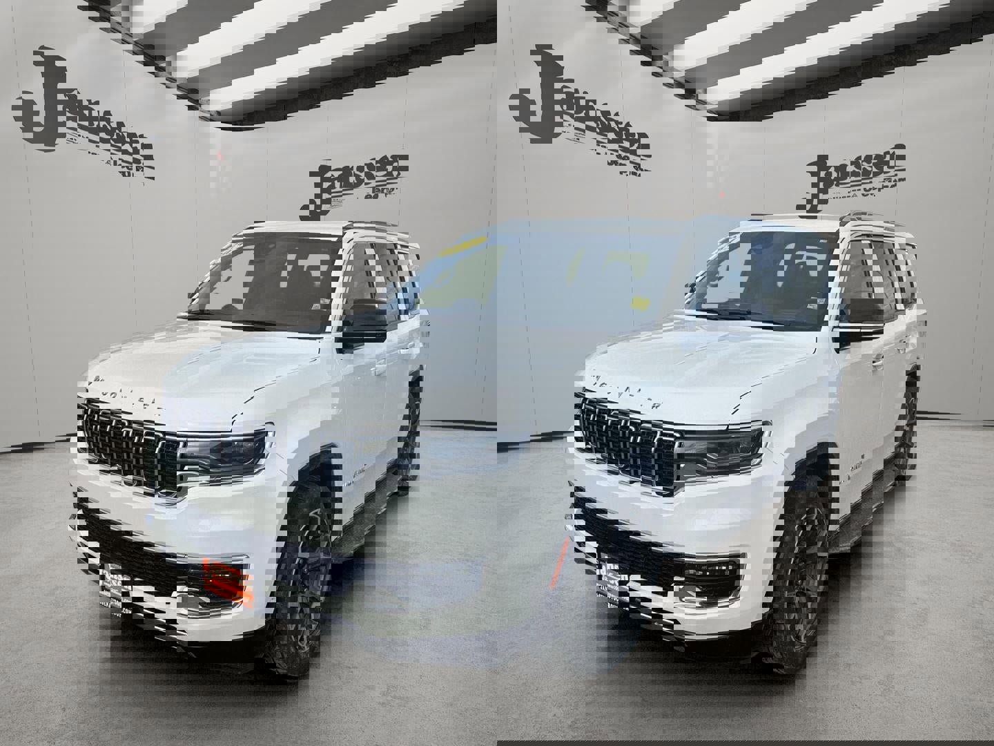 Used 2024 Jeep Wagoneer Series III AWD/4WD image 8