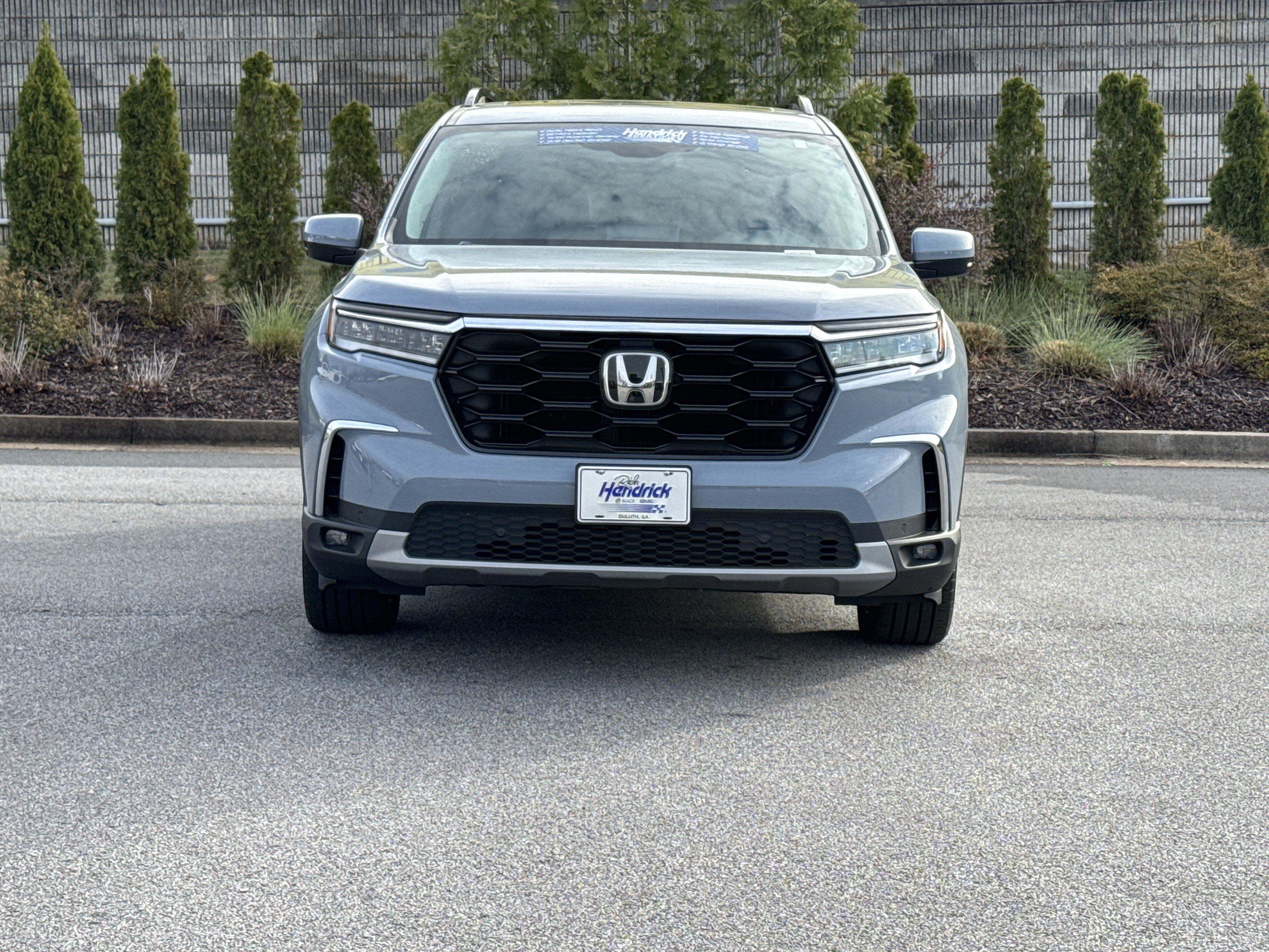 Used 2025 Honda Pilot Touring image 3