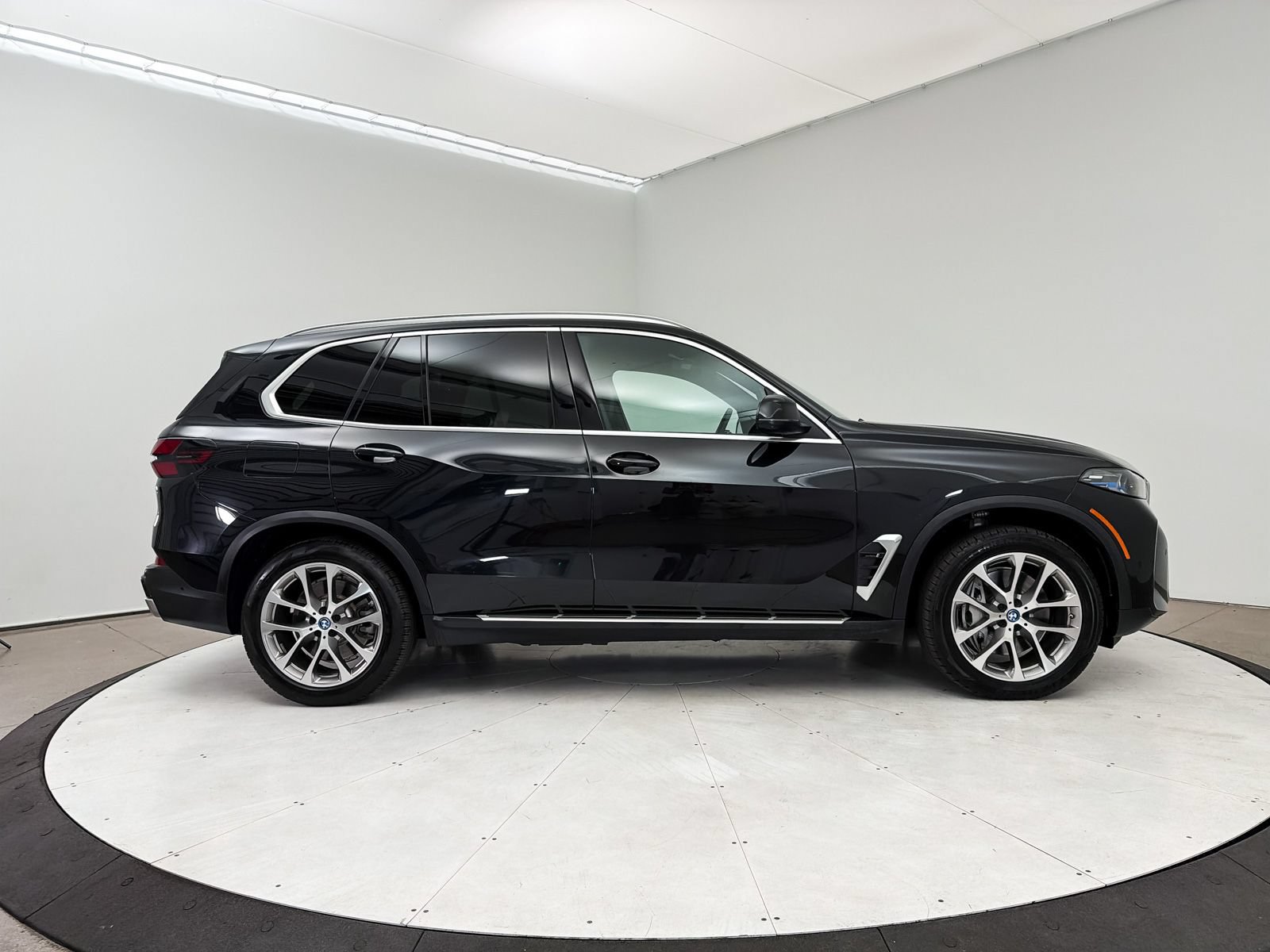 Used 2024 BMW X5 xDrive50e AWD/4WD image 32