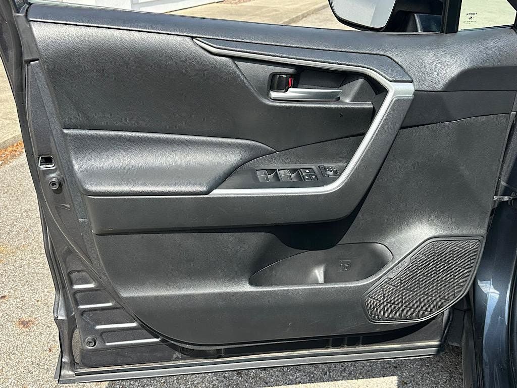 Used 2024 Toyota RAV4 XLE FWD image 14