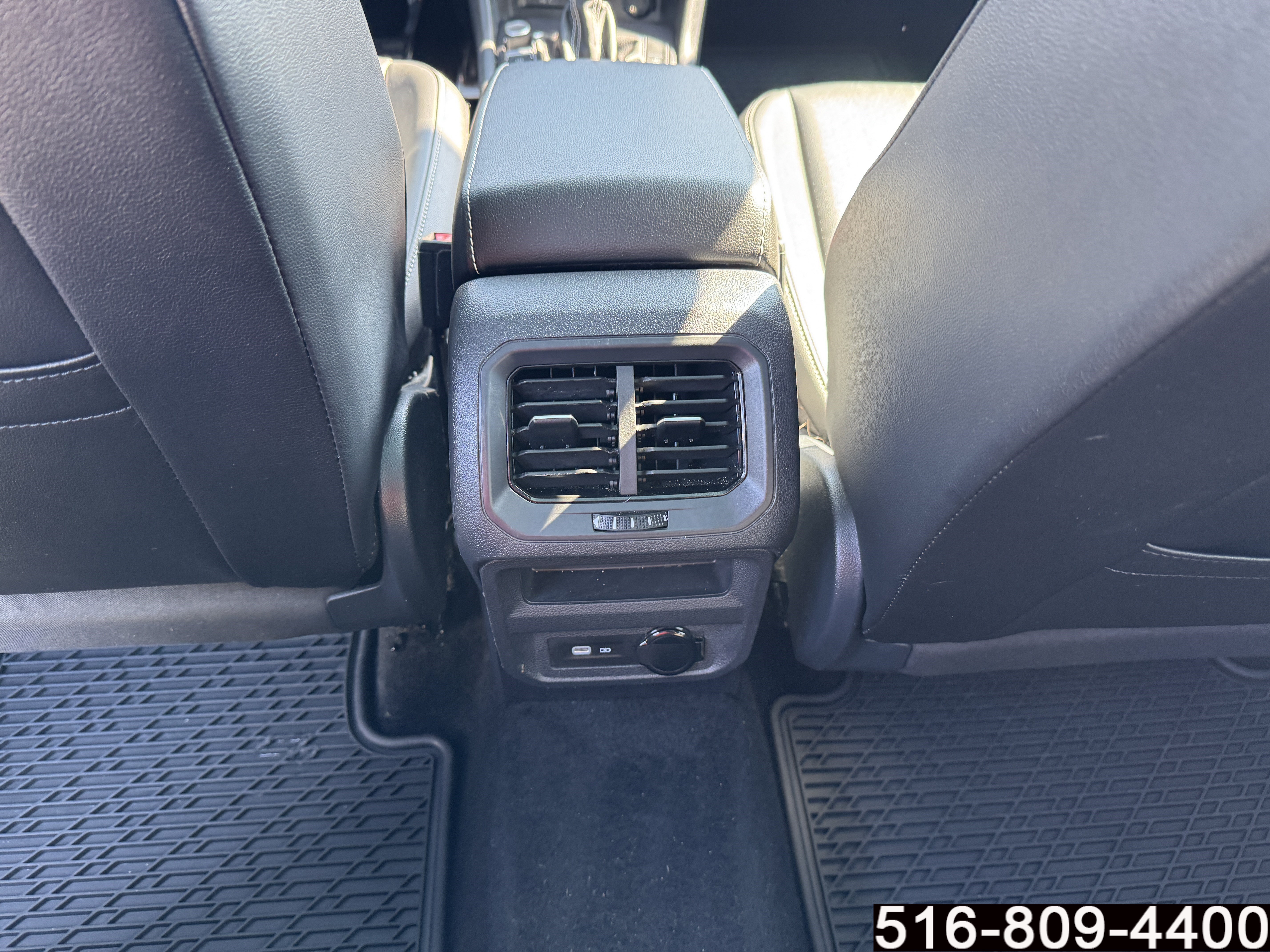 Used 2024 Volkswagen Tiguan SE R-Line AWD/4WD image 18