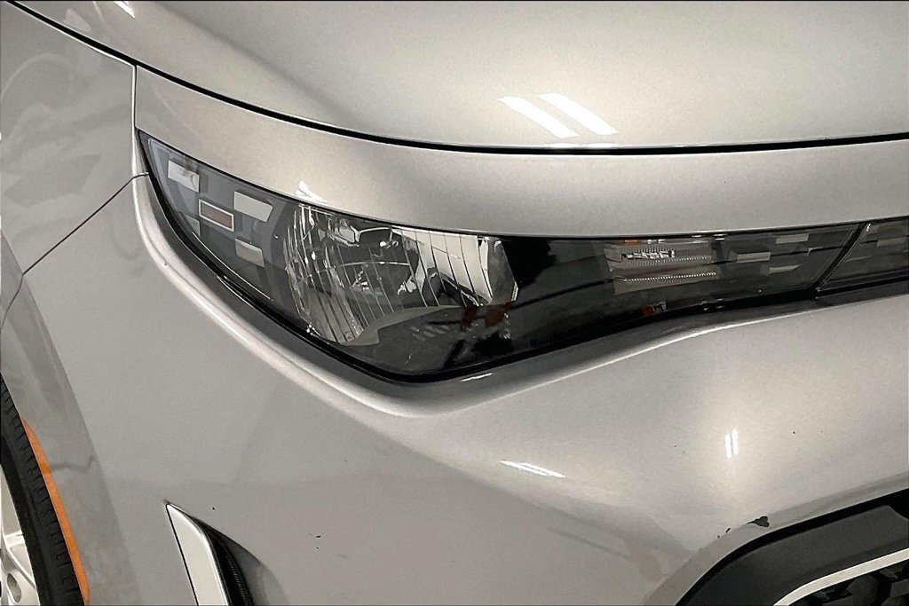 Used 2025 Kia Soul LX w/ LX Technology Package FWD image 35