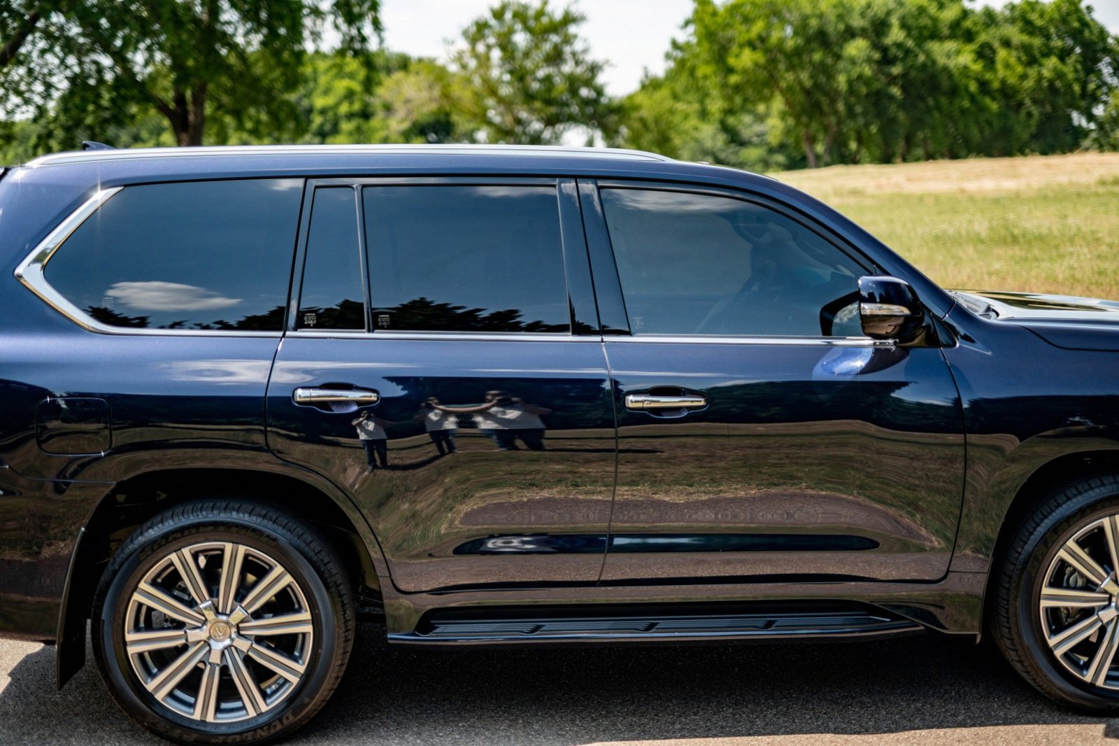 Used 2017 Lexus LX 570 4WD w/ Luxury Package image 19