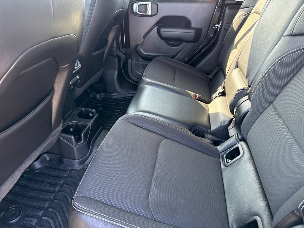 Used 2023 Jeep Gladiator Mojave AWD/4WD image 15
