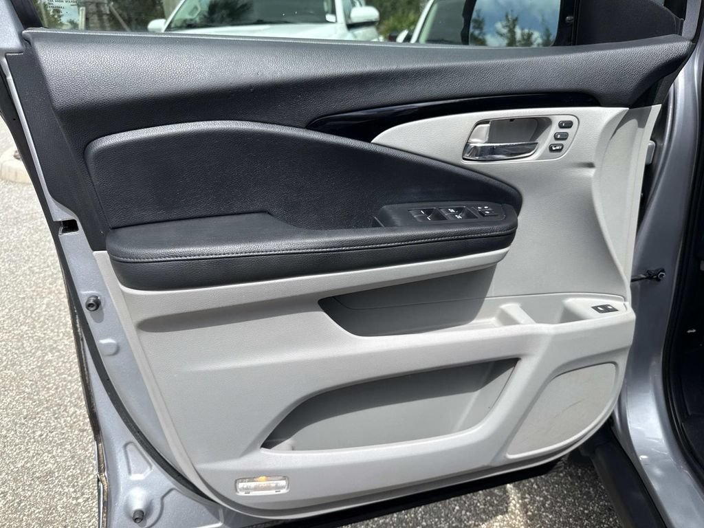 Used 2017 Honda Pilot Touring image 19