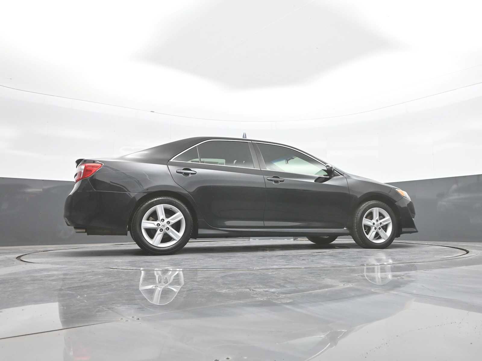 Used 2014 Toyota Camry SE FWD image 75