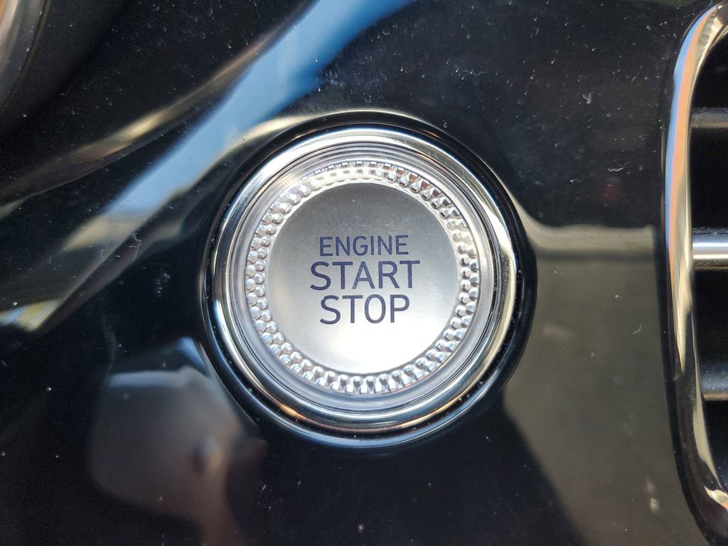 Used 2025 Genesis G70 2.5T image 33