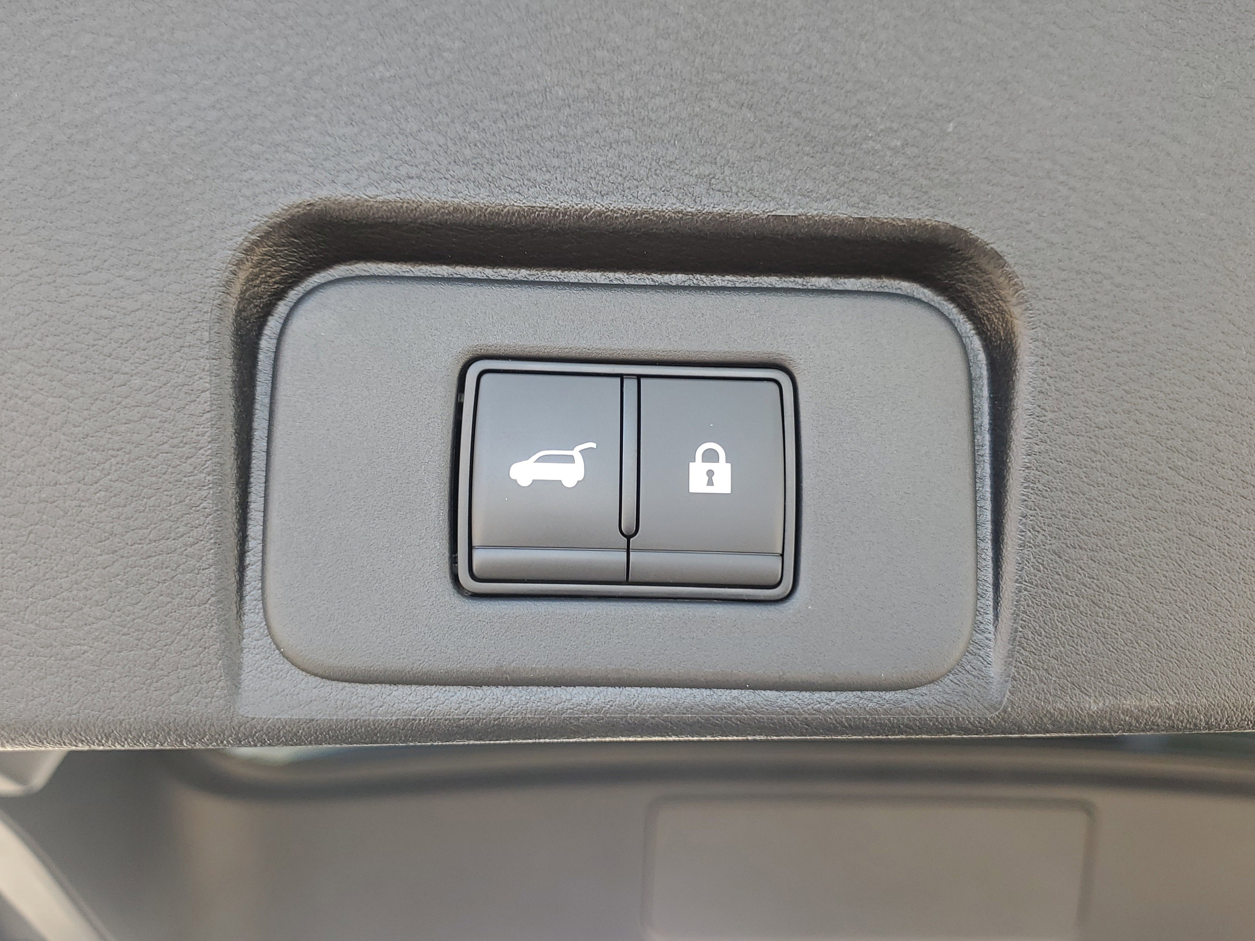 Certified 2025 Nissan Rogue SV image 9