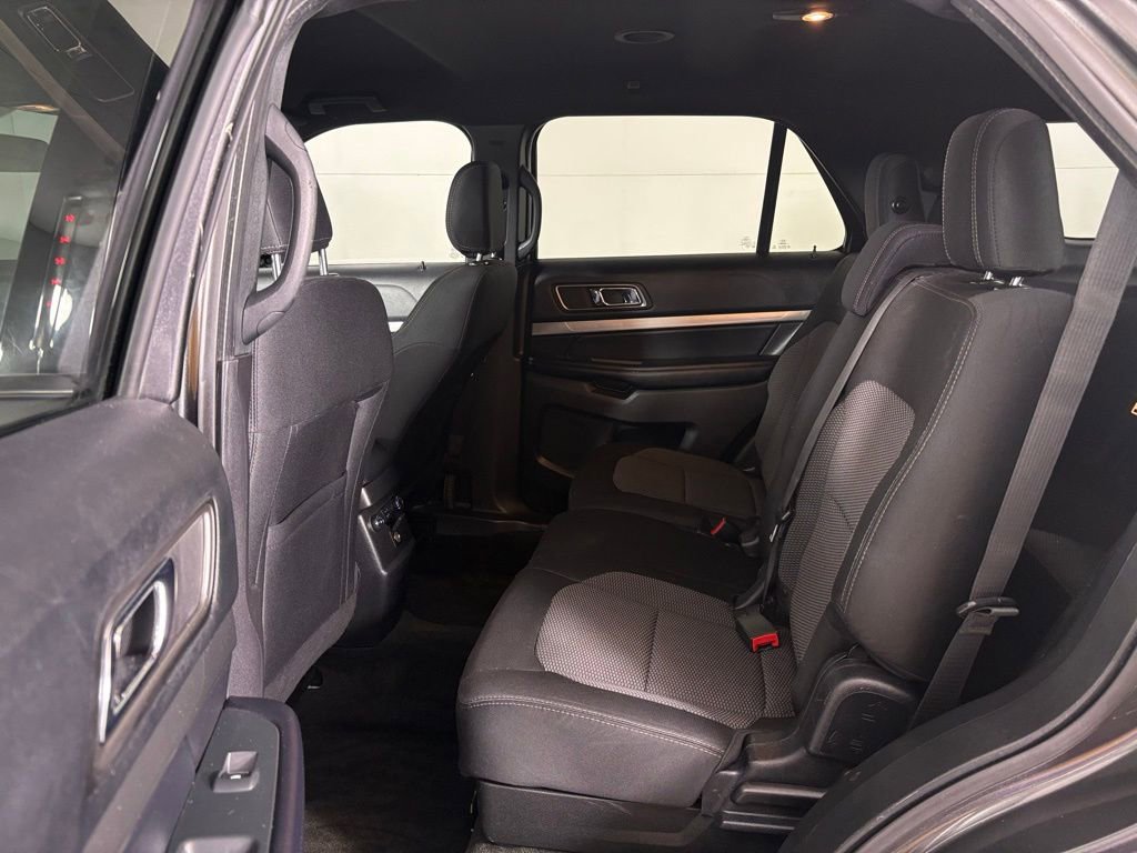 Used 2018 Ford Explorer XLT w/ Equipment Group 201A AWD/4WD image 32
