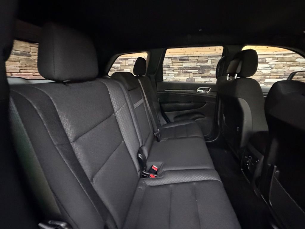 Used 2018 Jeep Grand Cherokee Laredo image 29