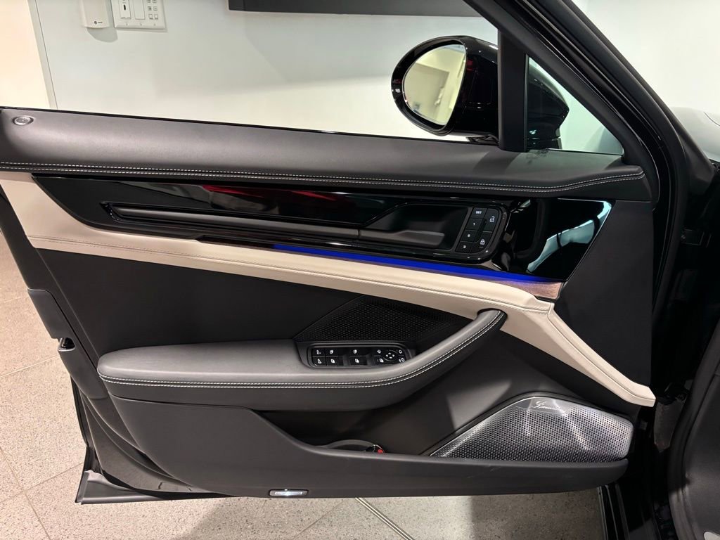 Used 2026 Porsche Panamera 4 image 8
