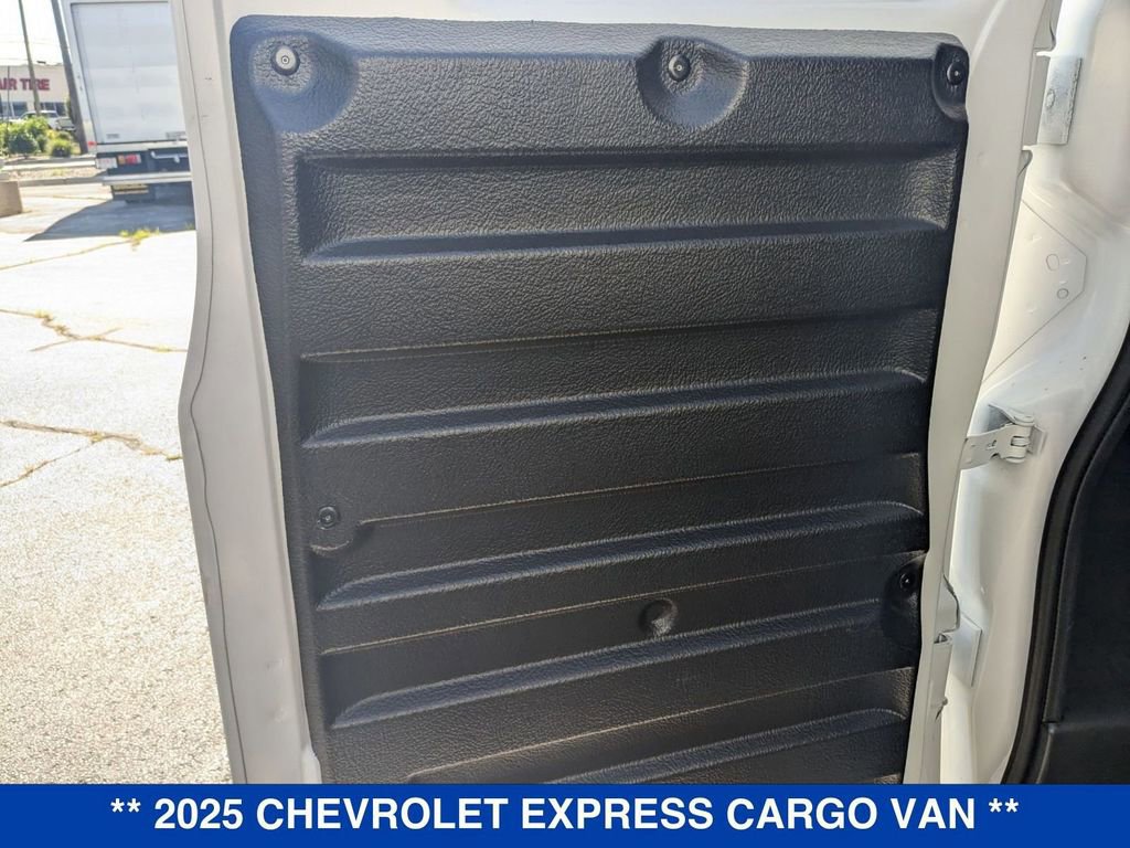 New 2025 Chevrolet Express 3500 Extended RWD image 31