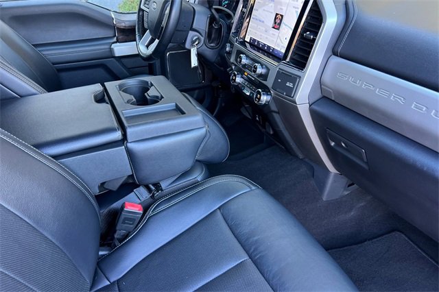 Used 2022 Ford F250 Lariat w/ Black Appearance Package image 17