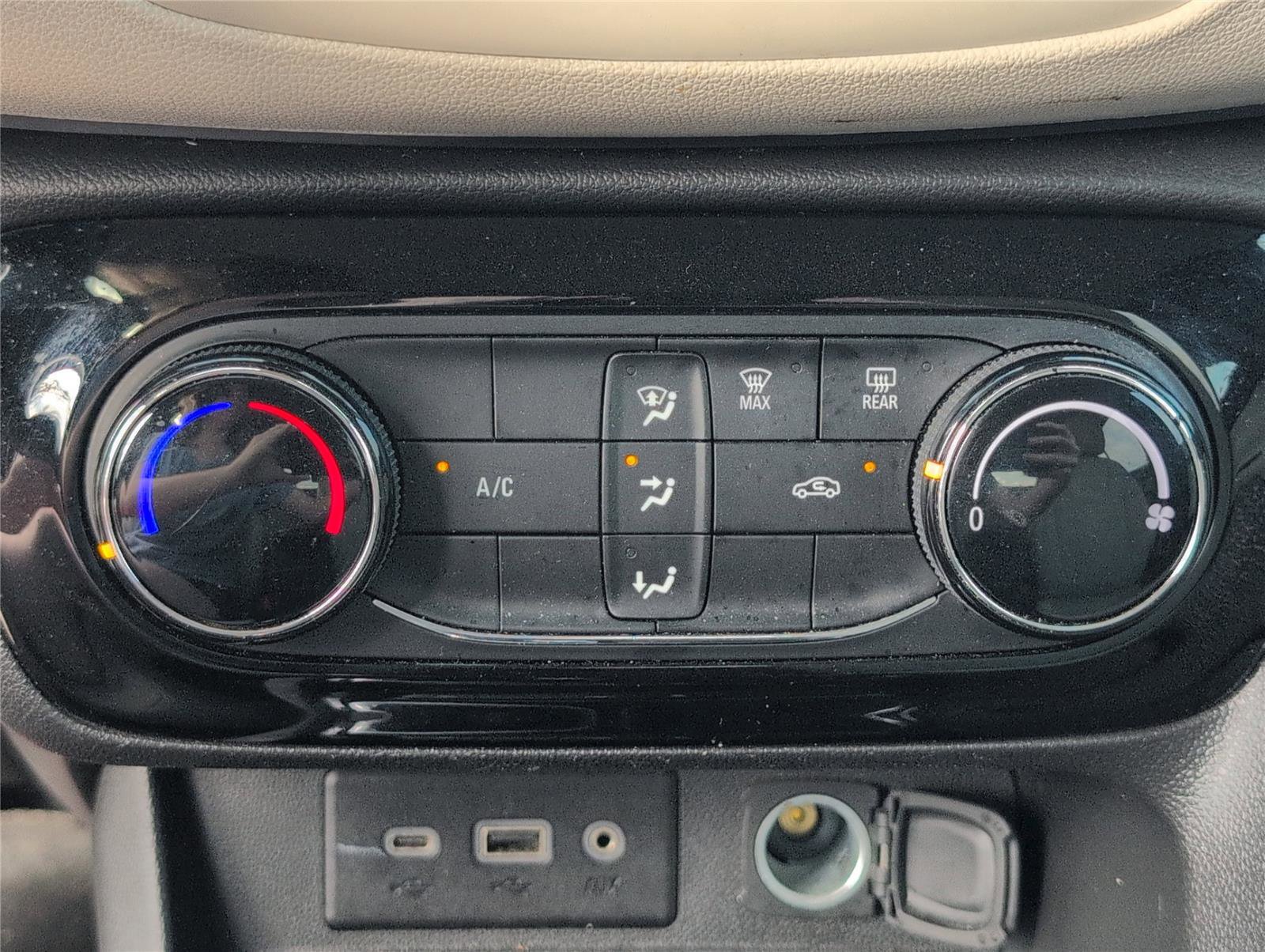 Used 2020 Buick Encore GX Preferred image 24