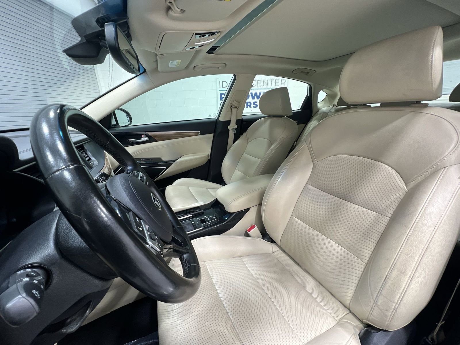 Used 2019 Kia Cadenza Technology image 11
