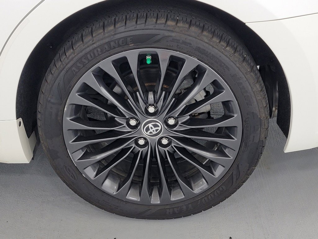 Used 2016 Toyota Avalon Touring FWD image 11