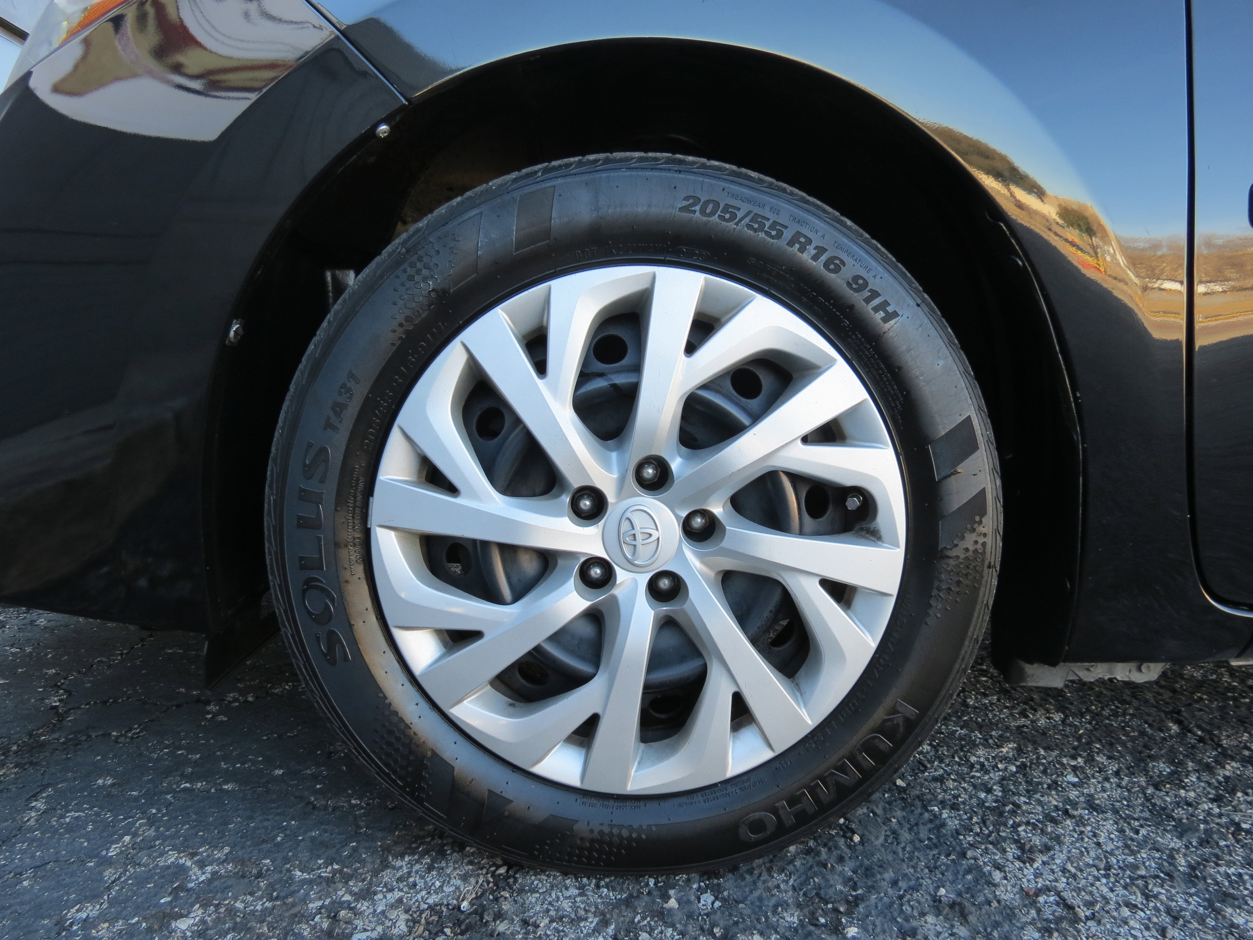 Used 2017 Toyota Corolla LE FWD image 35