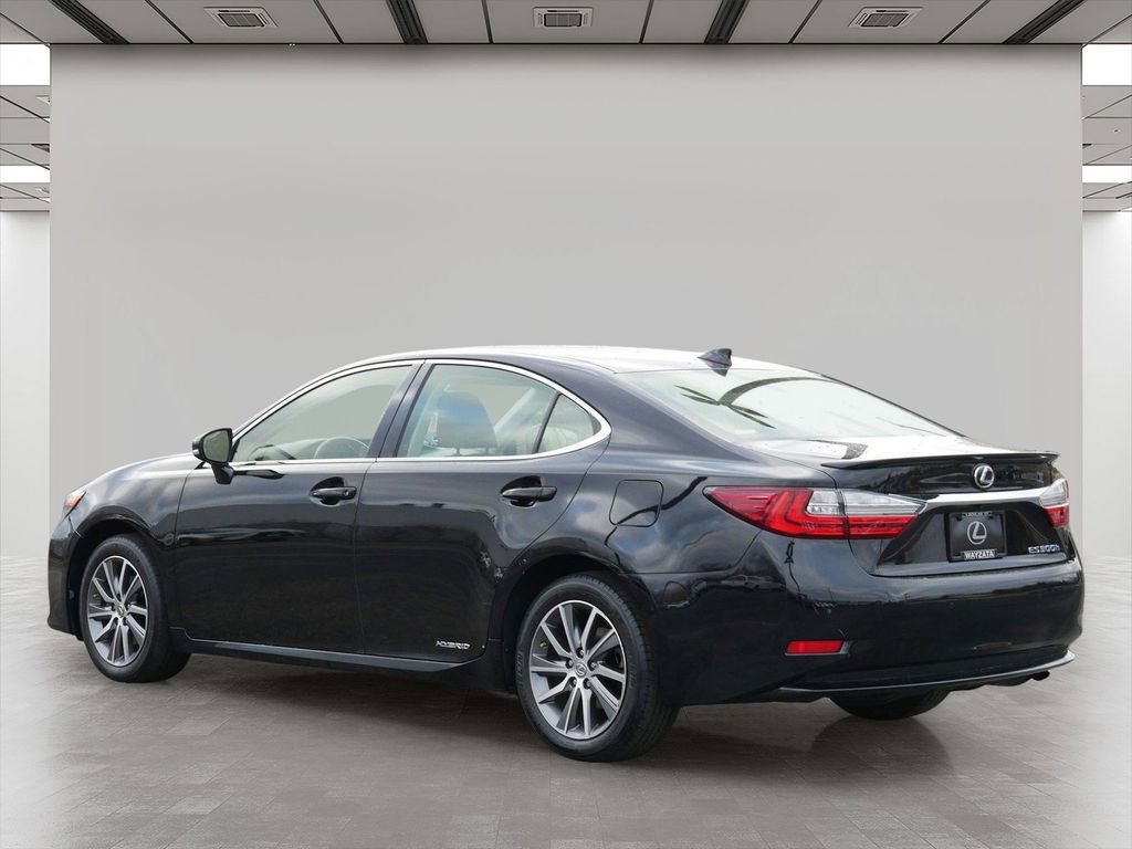 Used 2016 Lexus ES 300h w/ Premium Package w/Wood Trim image 4