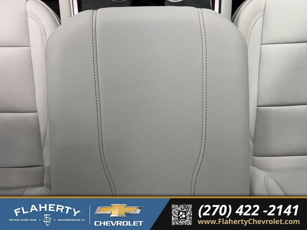 New 2026 Chevrolet Suburban Premier image 32
