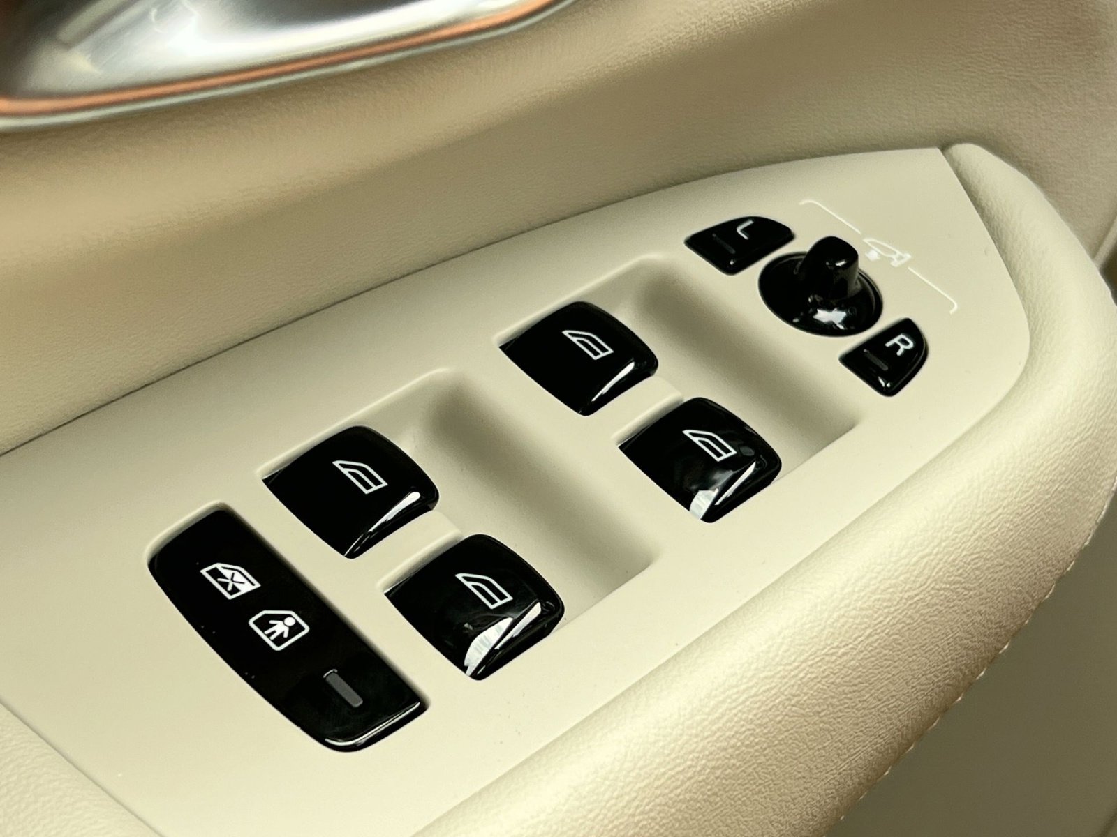 New 2026 Volvo XC90 B5 Ultra w/ Protection Package Premier image 15