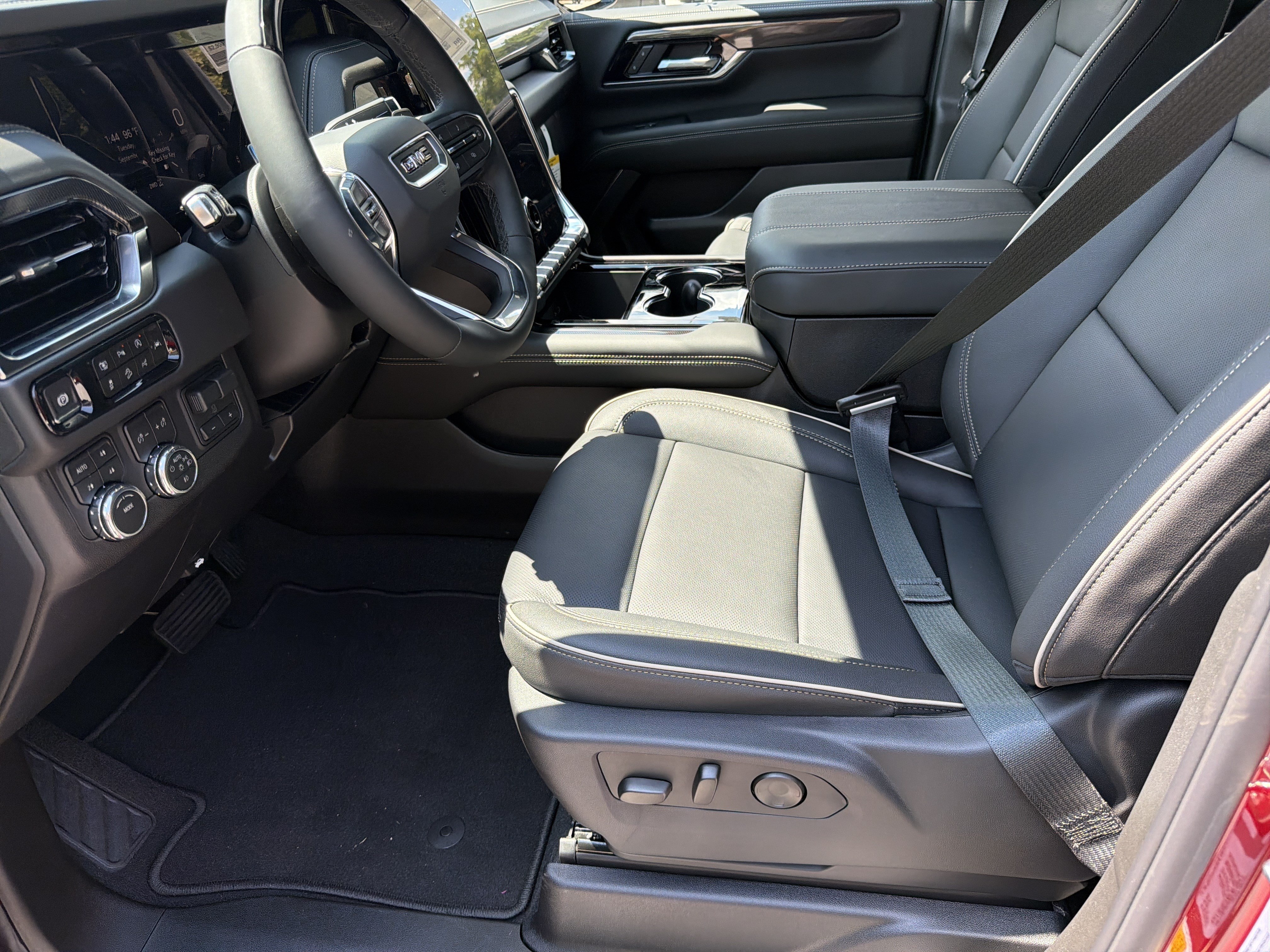 New 2026 GMC Yukon Elevation w/ Elevation Premium Package AWD/4WD image 10