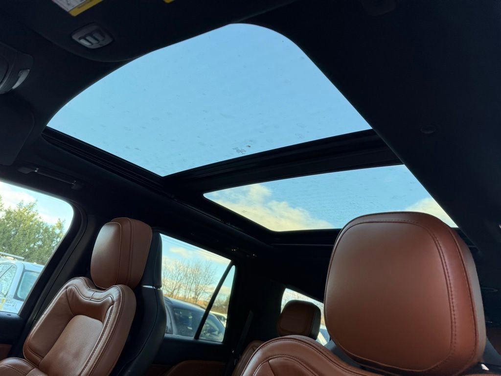 Used 2019 Lincoln Navigator Reserve image 12
