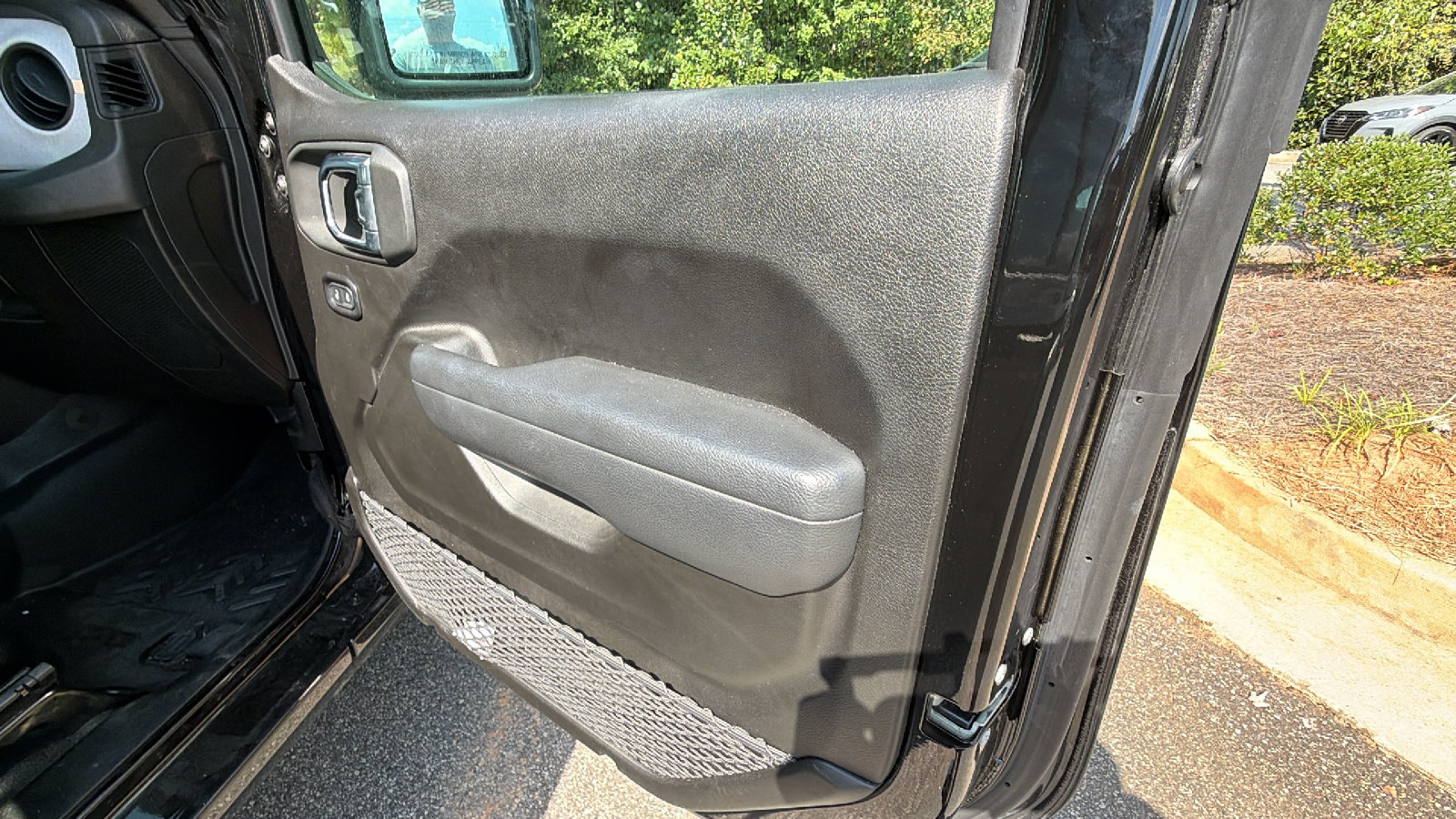 Used 2025 Jeep Wrangler Unlimited Sport AWD/4WD image 18