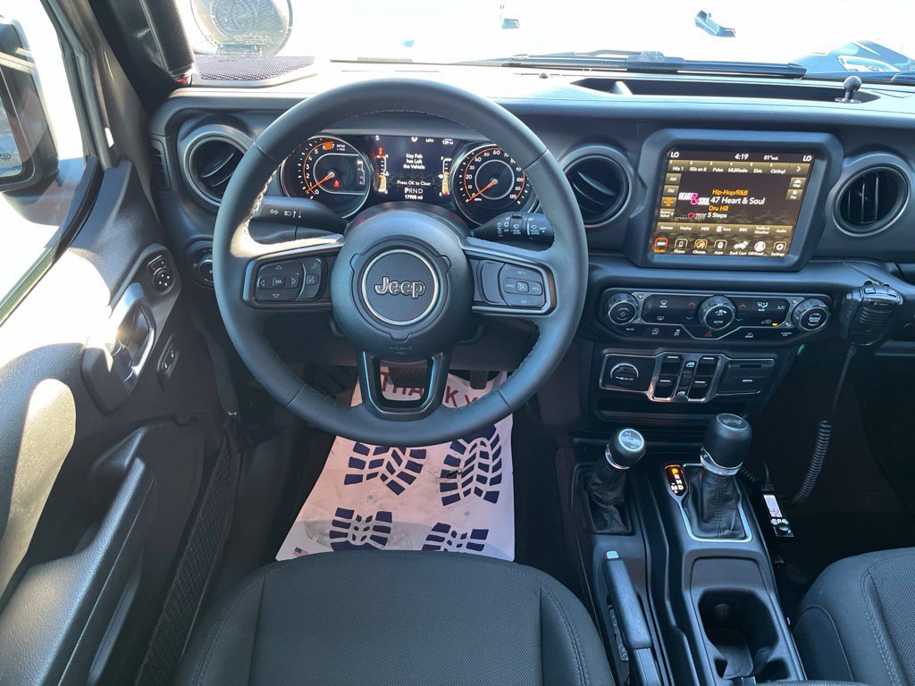 Used 2023 Jeep Wrangler Unlimited Sport AWD/4WD image 15