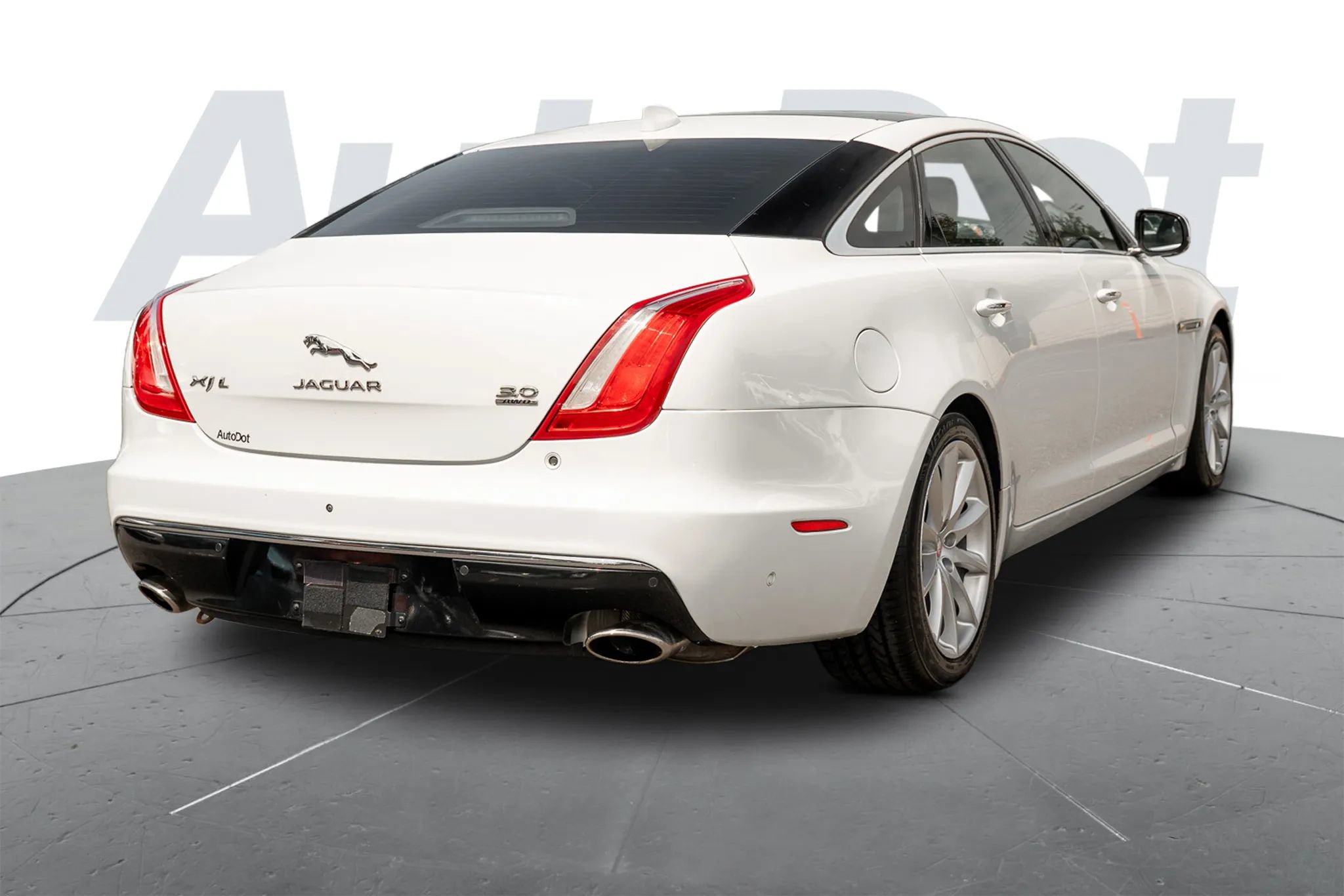 Used 2017 Jaguar XJ L Portfolio AWD/4WD image 3