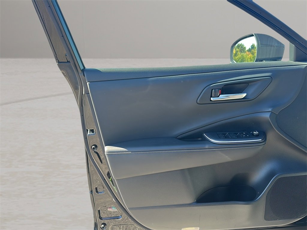 Used 2023 Toyota Crown XLE image 27