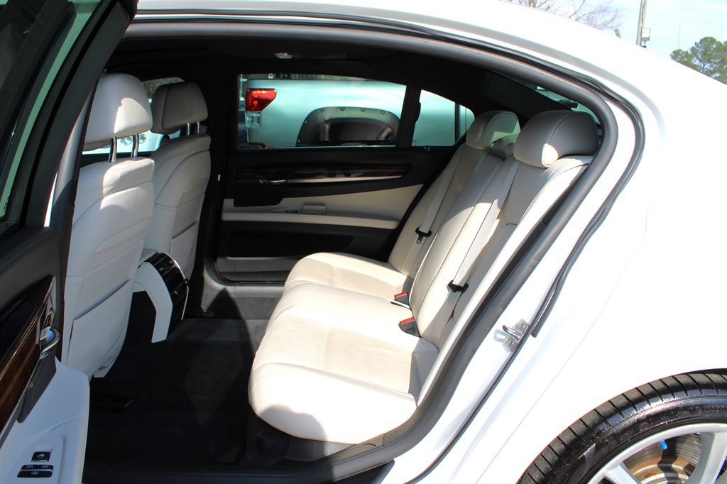 Used 2014 BMW 750Li RWD image 18