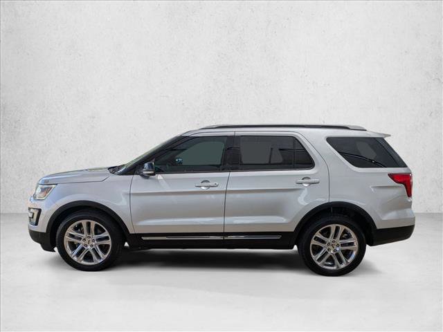 Used 2016 Ford Explorer XLT w/ Equipment Group 202A FWD image 8