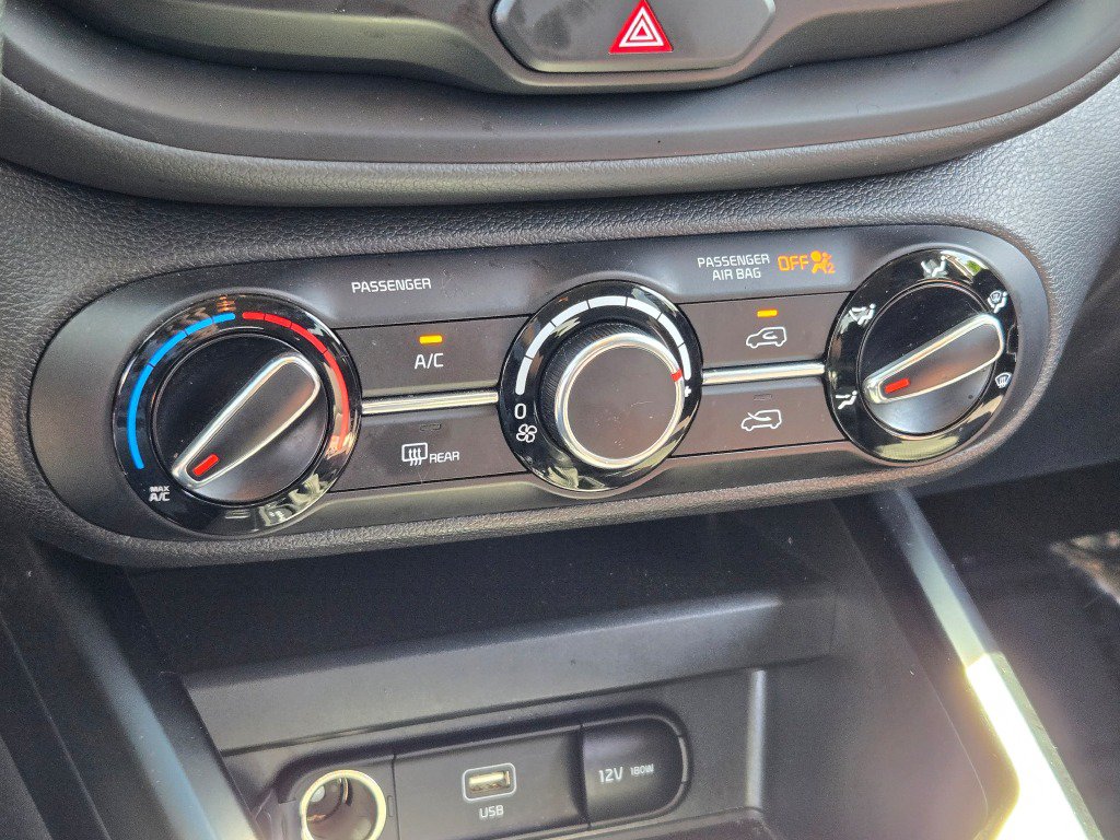 Used 2025 Kia Soul LX w/ LX Technology Package FWD image 25