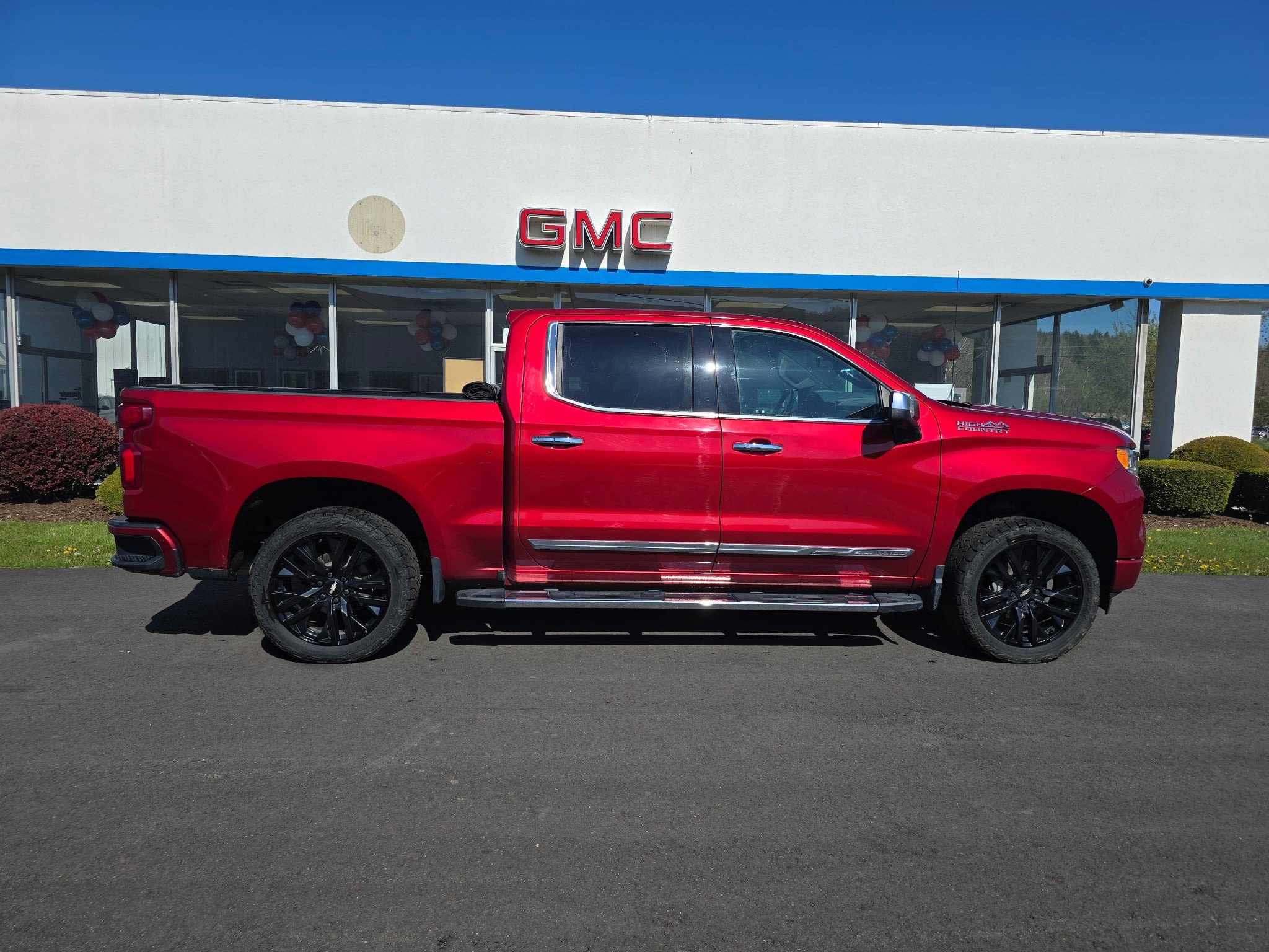Used 2023 Chevrolet Silverado 1500 High Country w/ Technology Package AWD/4WD image 2