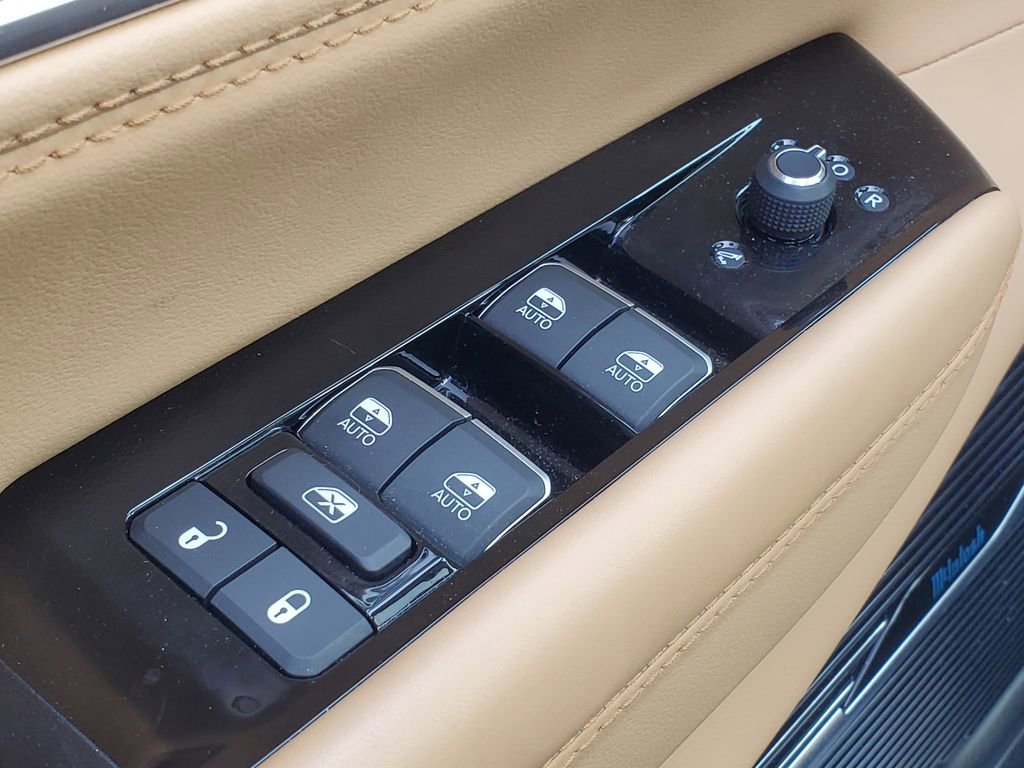 Used 2025 Jeep Grand Wagoneer L Series III w/ Rear Seat Video Group 1 image 13