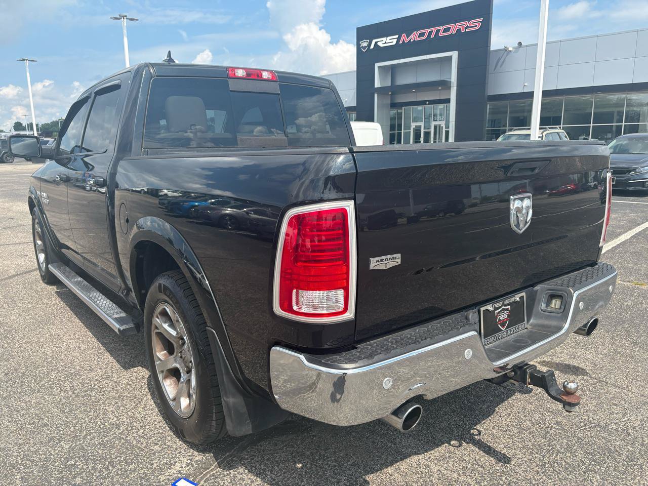 Used 2017 RAM 1500 Laramie RWD image 3