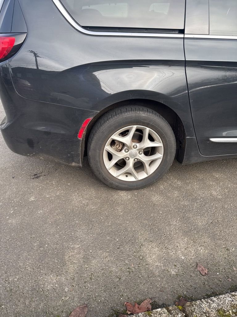 Used 2020 Chrysler Pacifica Limited image 11