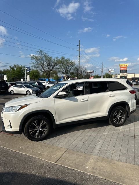 Used 2019 Toyota Highlander LE FWD image 15