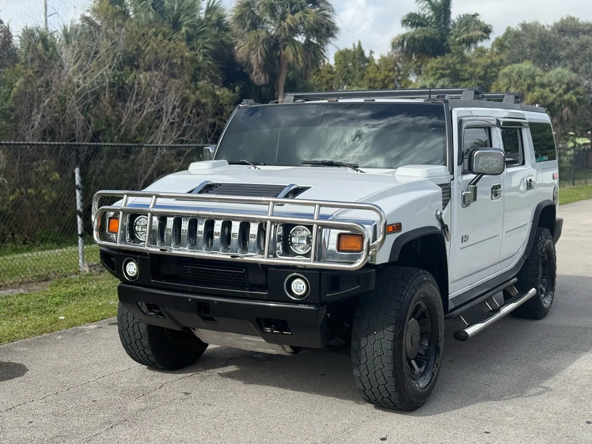 Used 2003 HUMMER H2 w/ Preferred Equipment Group image 4