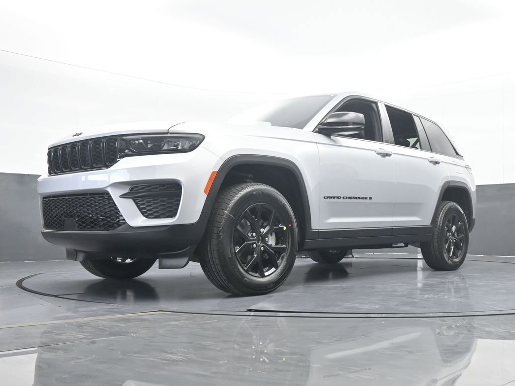 New 2025 Jeep Grand Cherokee Altitude image 50