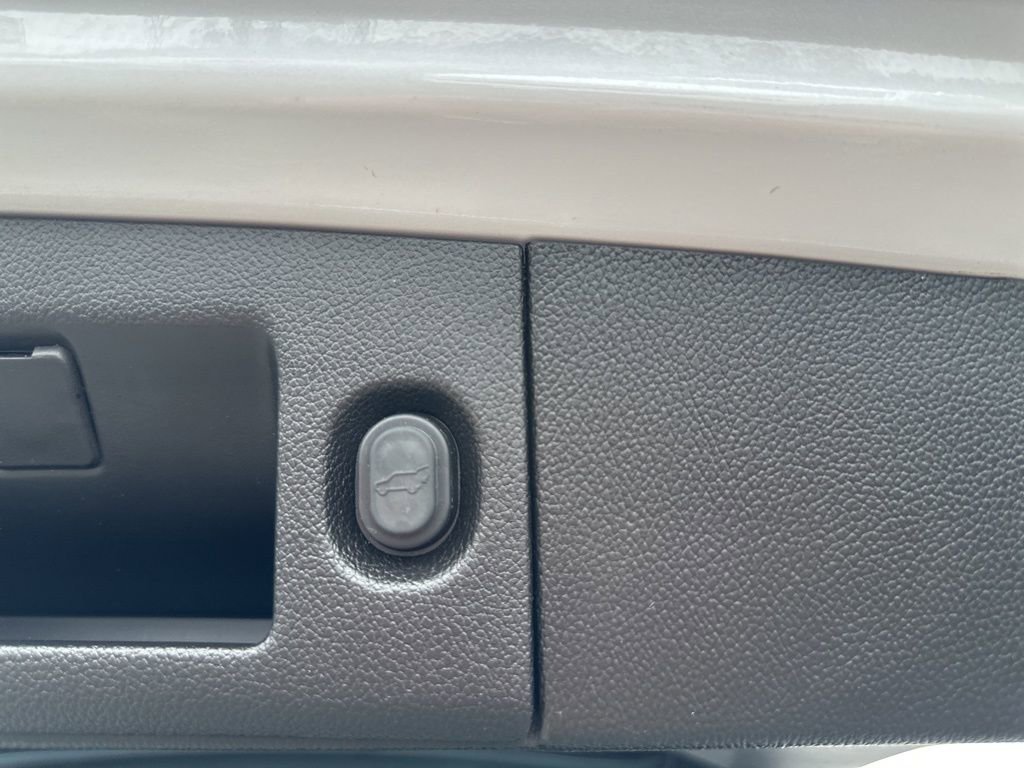 Used 2016 Cadillac Escalade ESV Luxury image 12