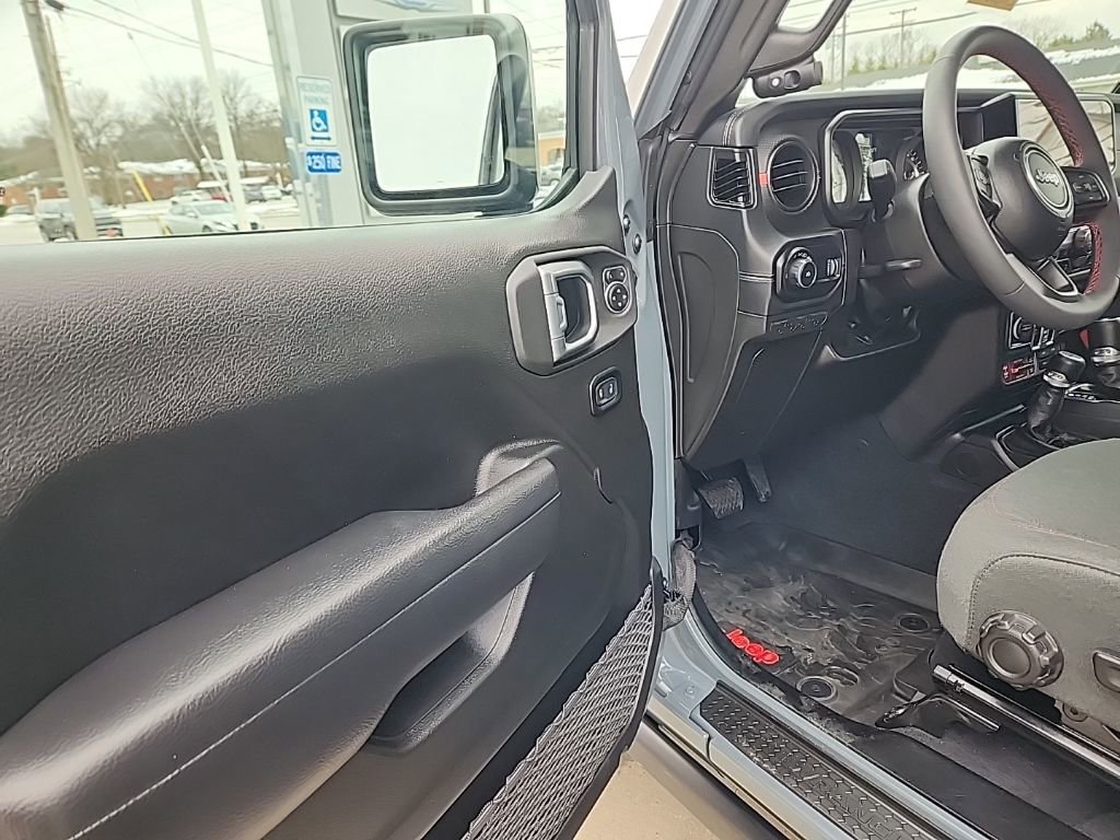 Certified 2024 Jeep Wrangler Unlimited Rubicon w/ XTREMEE 35" Tire Package image 18