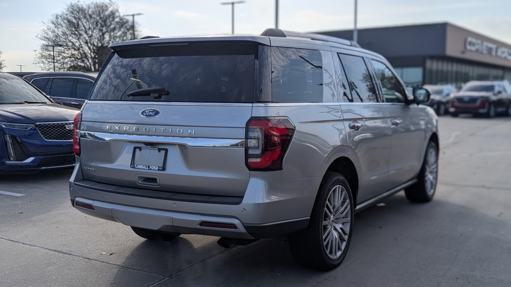 Used 2023 Ford Expedition Limited image 4