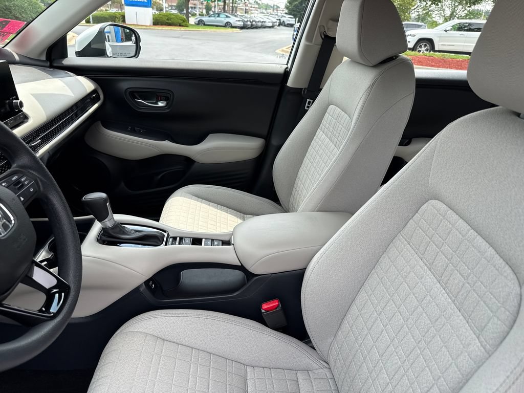 Certified 2025 Honda HR-V LX image 13