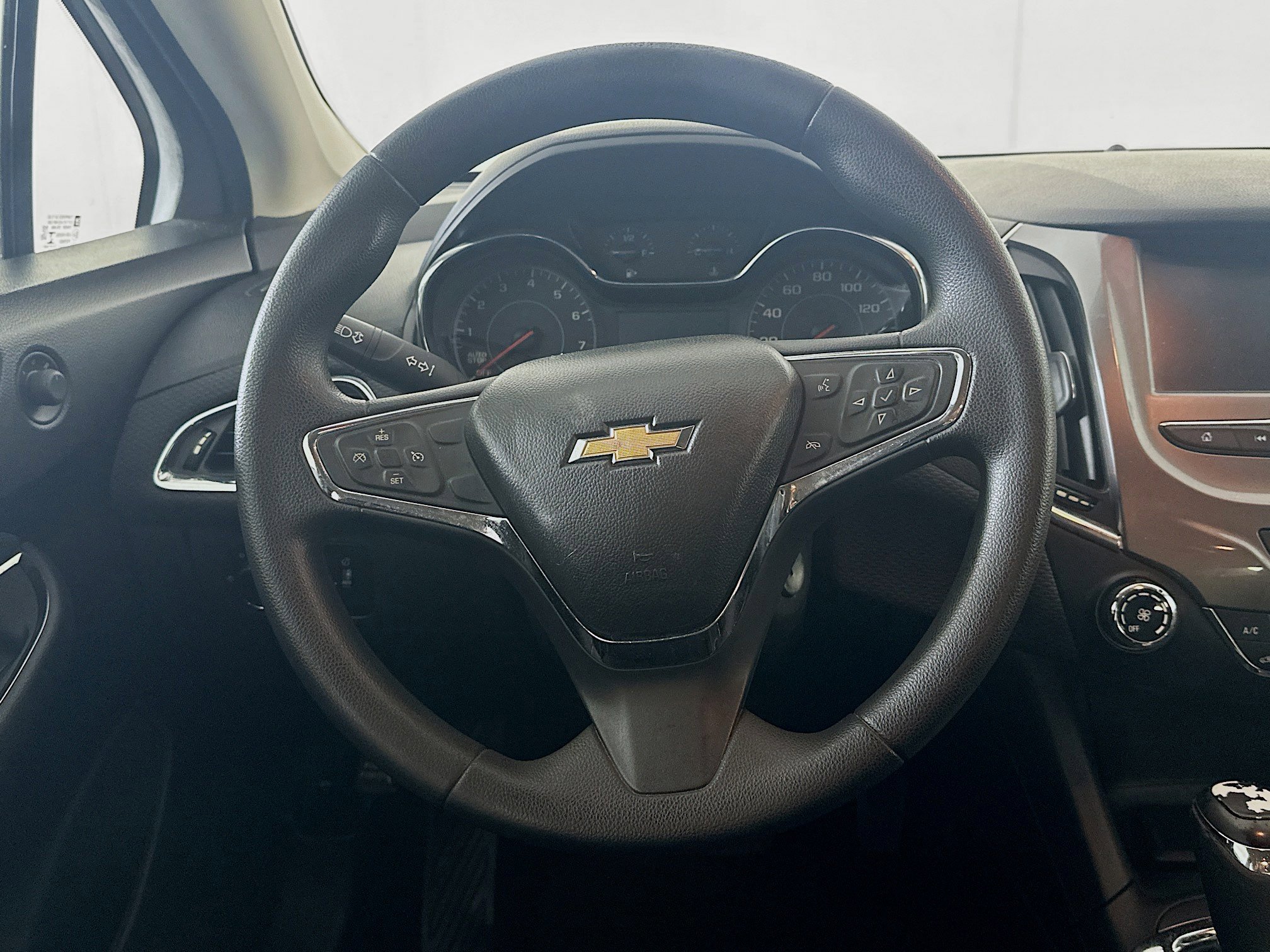 Used 2017 Chevrolet Cruze LT FWD image 17