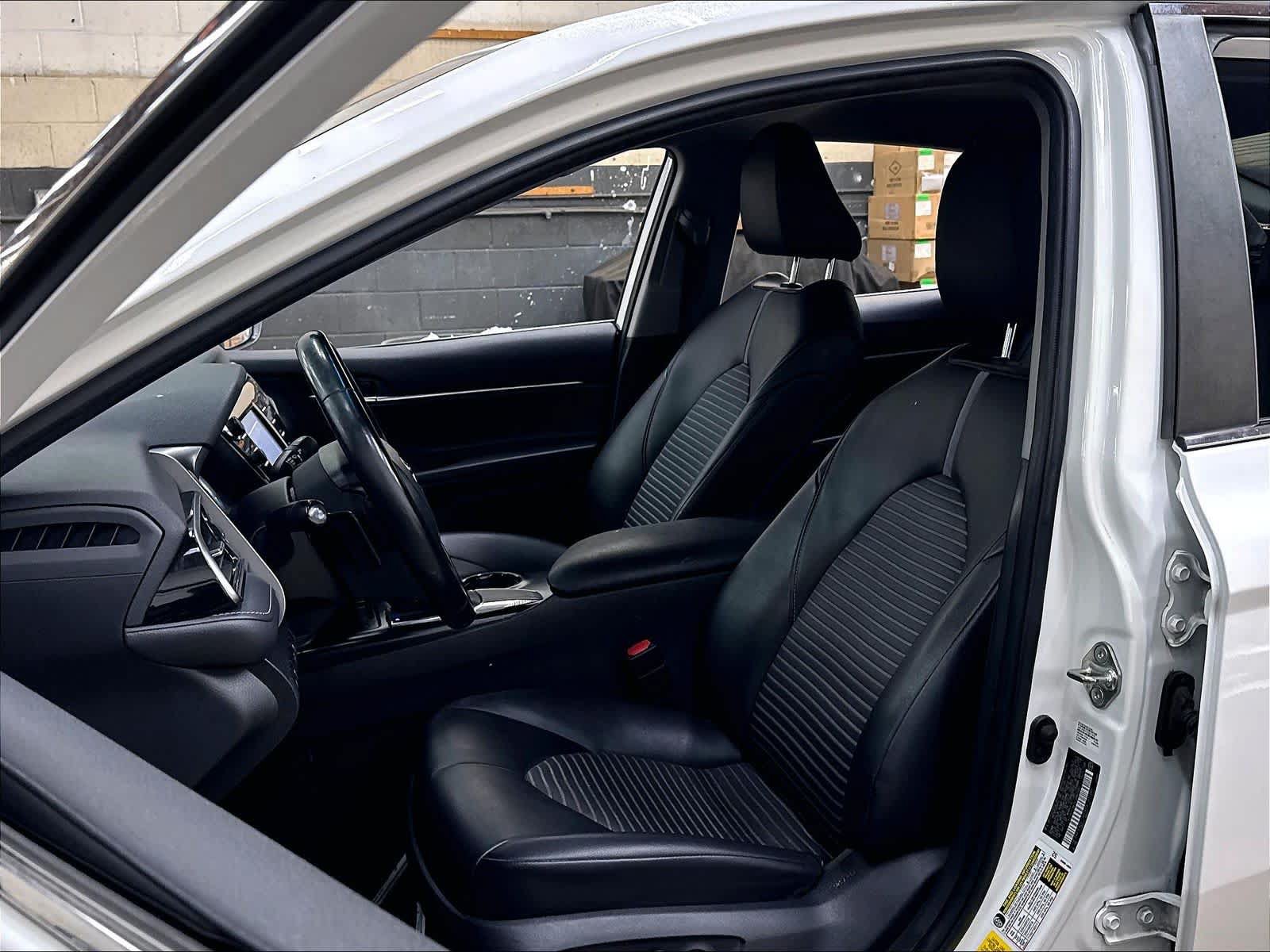 Used 2020 Toyota Camry SE FWD image 27