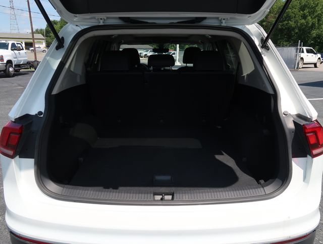 Used 2023 Volkswagen Tiguan SE AWD/4WD image 34
