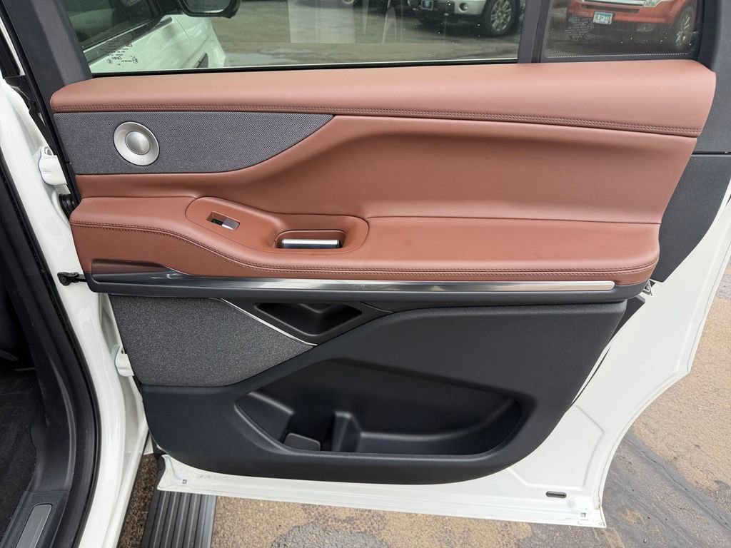 Used 2025 Lincoln Navigator L Reserve image 21