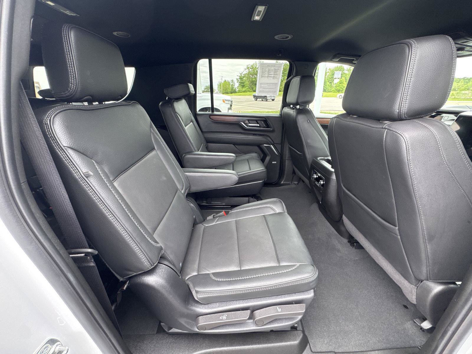 Used 2025 GMC Yukon XL Denali AWD/4WD image 14